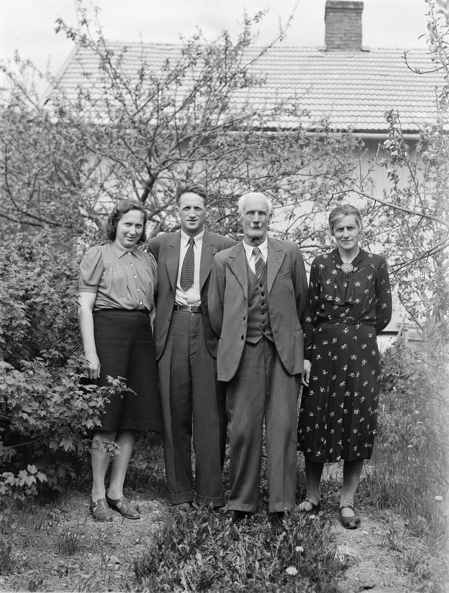 Håkon Prestkværn, FAMILIEGRUPPE, TANGEN, 1947.