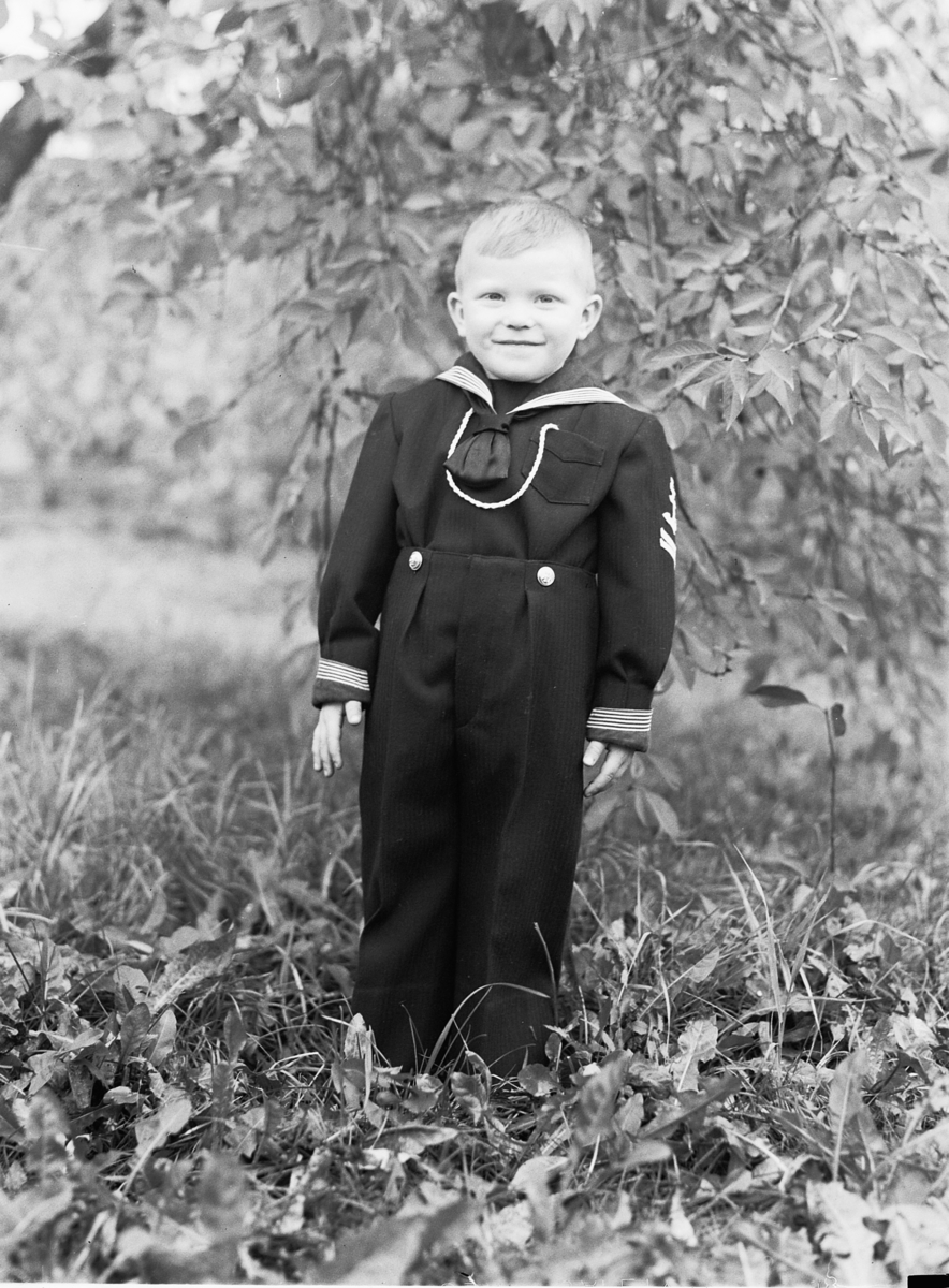Håkon Prestkværn, BARN I MATROSDRESS, GRØNVOLD, 1947.