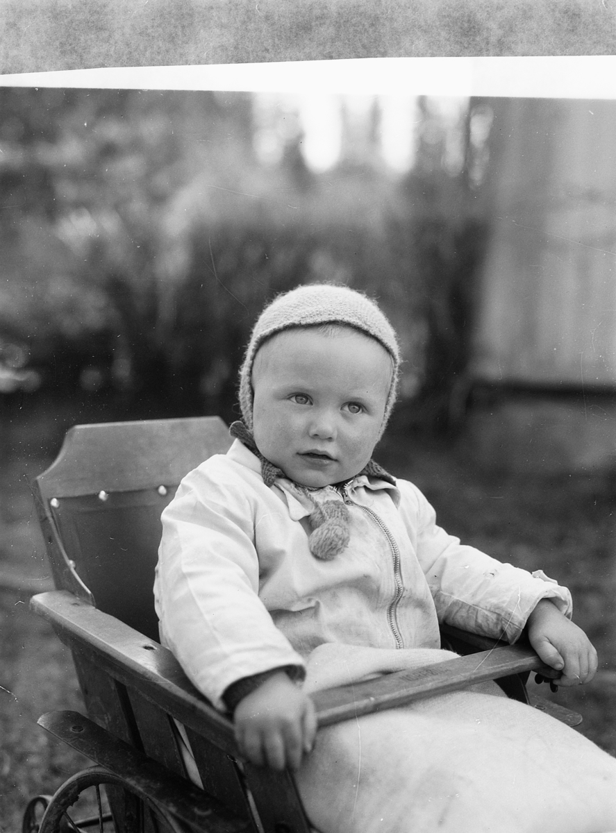 Håkon Prestkværn, BARN, BESTILT VED ANNA FREDHEIM.