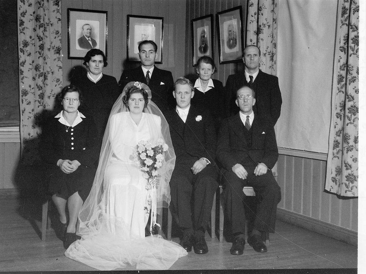 Håkon Prestkværn, UKJENT BRUDEPAR, 1947, STOR FAMILIEGRUPPE.