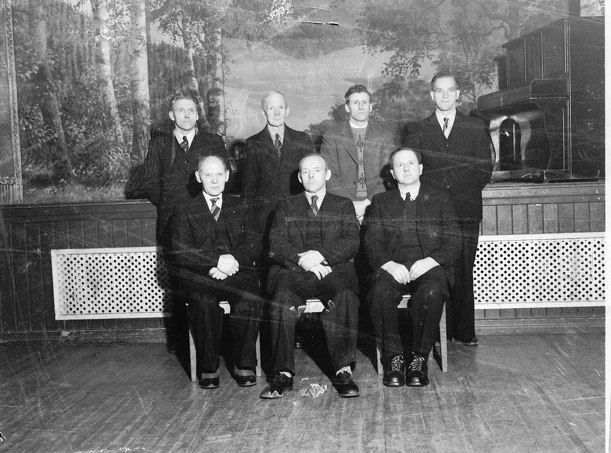 Håkon Prestkværn, GRUPPE 7 BYGNINGSARBEIDERE, FOLKETS HUS, MOELV, 1948.