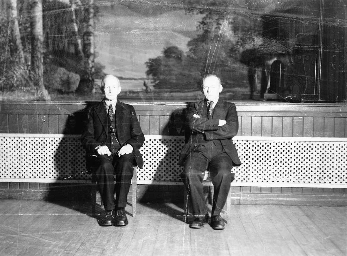 Håkon Prestkværn, GRUPPE 2 BYGNINGSARBEIDERE, FOLKETS HUS, MOELV, 1948.