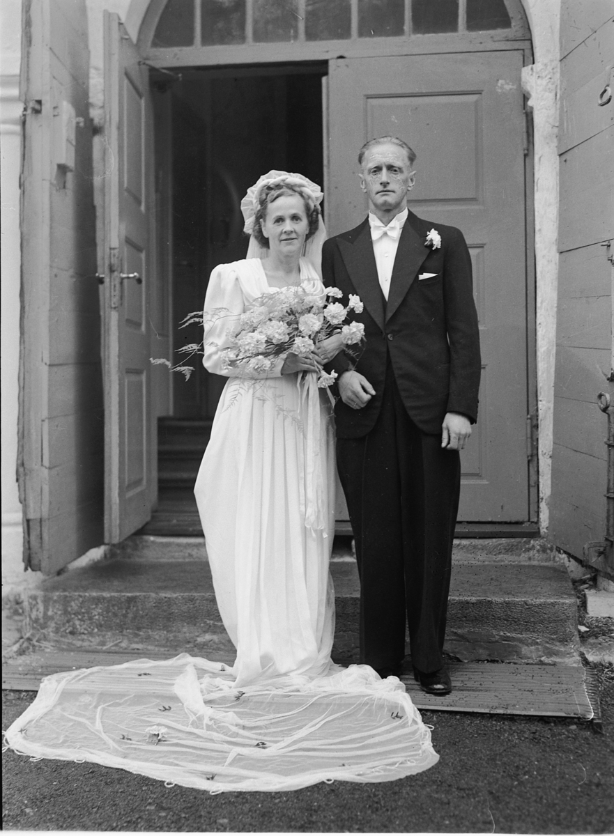 Håkon Prestkværn, Brudepar, Martha Prestkværn, Moelv og Paul Pettersen, Lillestrøm.