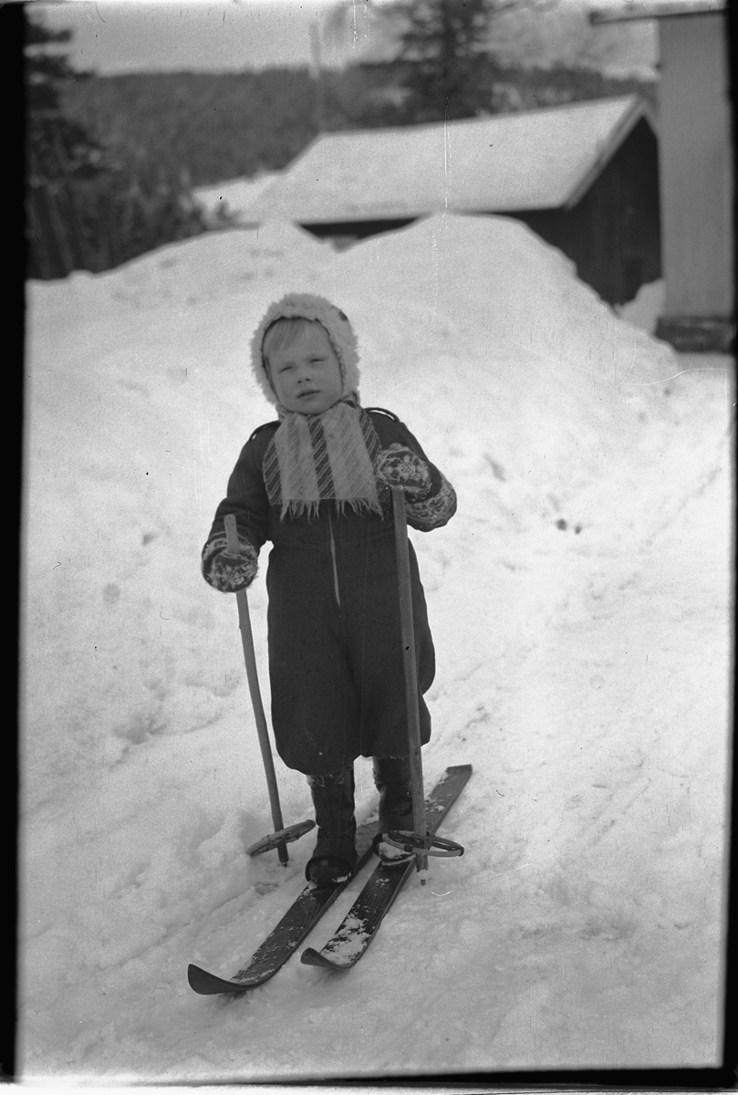 Håkon Prestkværn, Lite barn på ski.
