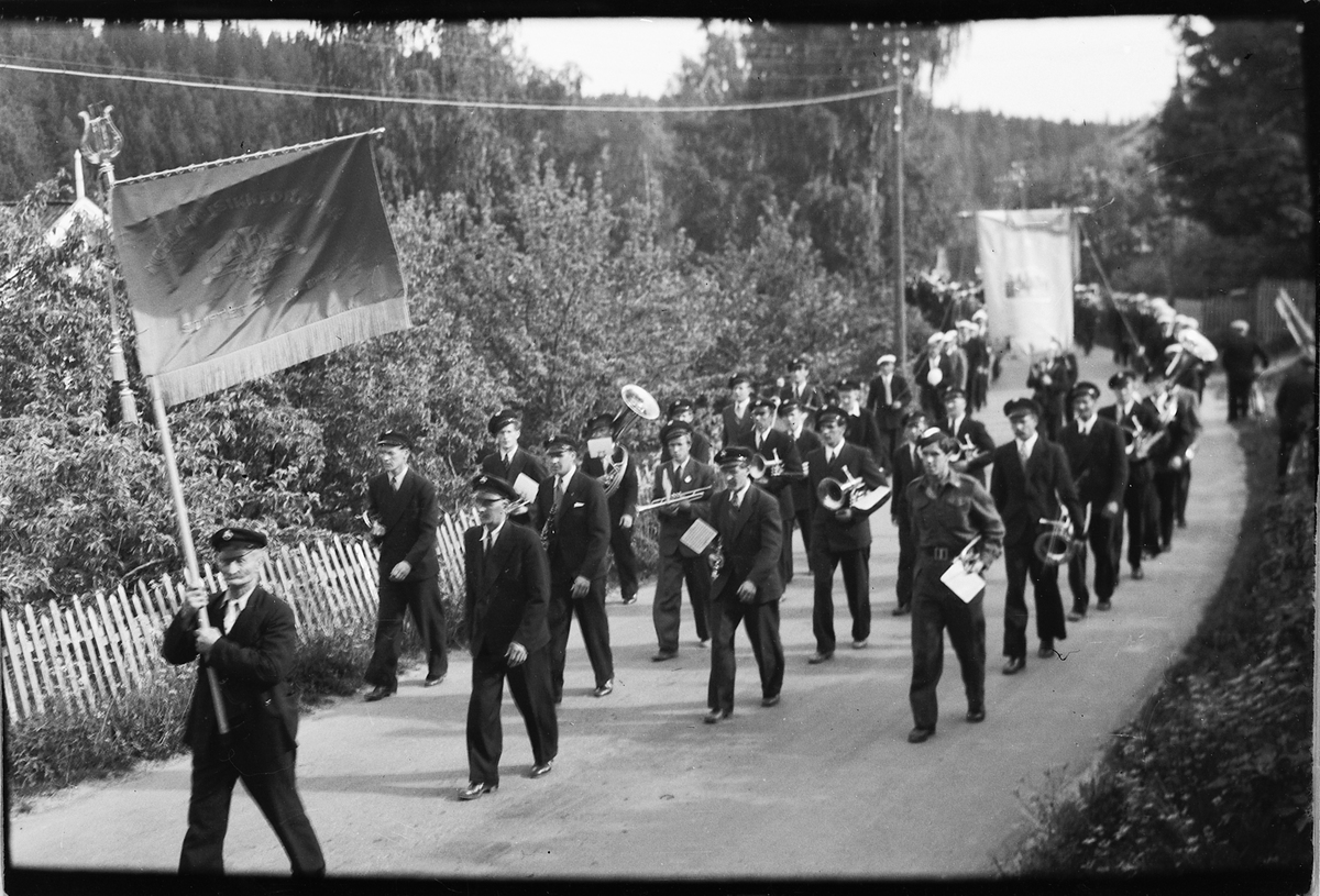 Håkon Prestkværn, Moelv Musikkforening går i tog.