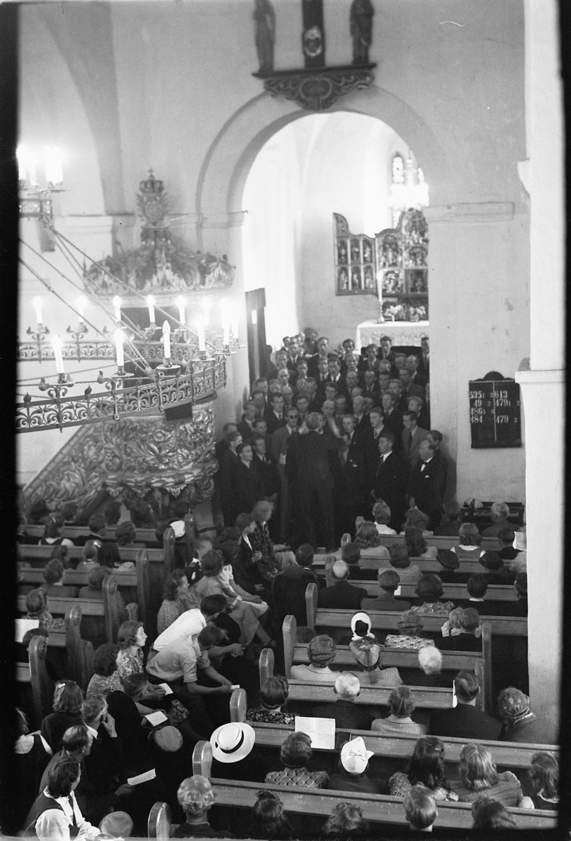Håkon Prestkværn, Konsert i Ringsaker kirke. Ukjent kor synger.