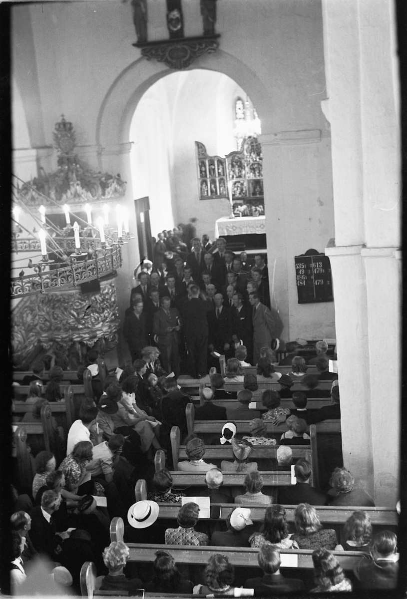 Håkon Prestkværn, Konsert i Ringsaker kirke. Ukjent kor synger.