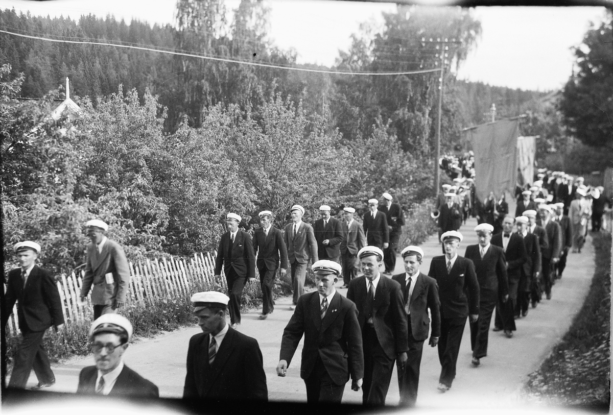 Håkon Prestkværn, Ukjent mannskor marsjerer.