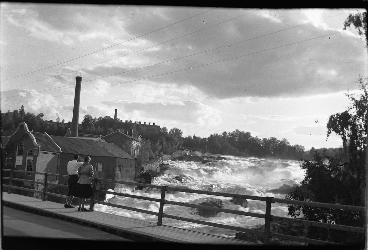 Håkon Prestkværn, HØNEFOSSEN, HØNEFOSS.