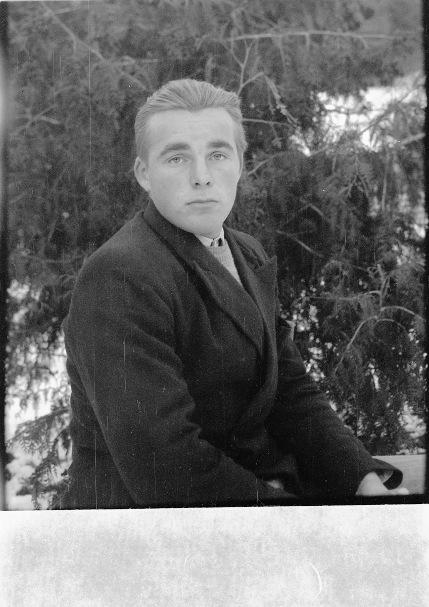 Håkon Prestkværn, Portrett. Ukjent mann.