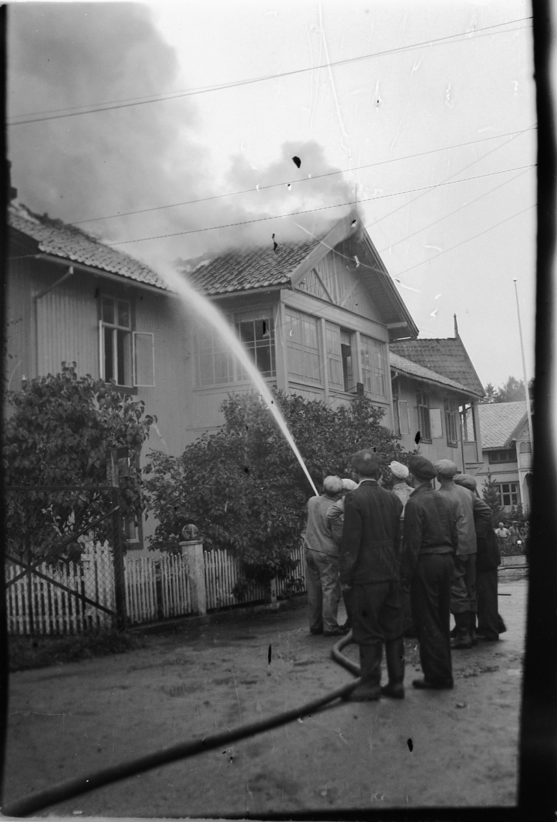 Håkon Prestkværn, MOELVEN GJESTGIVERI, HOTELL, BRANN 1949, BRANNSLUKKING, BRANNSLANGE, MOELV BRANNVESEN BESTO AV FRIVILLIGE.
