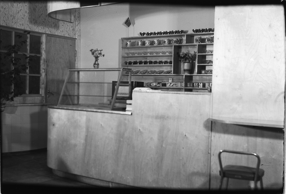 Håkon Prestkværn, Mjølkebaren på Moelven Meieri tidlig 50- tall.