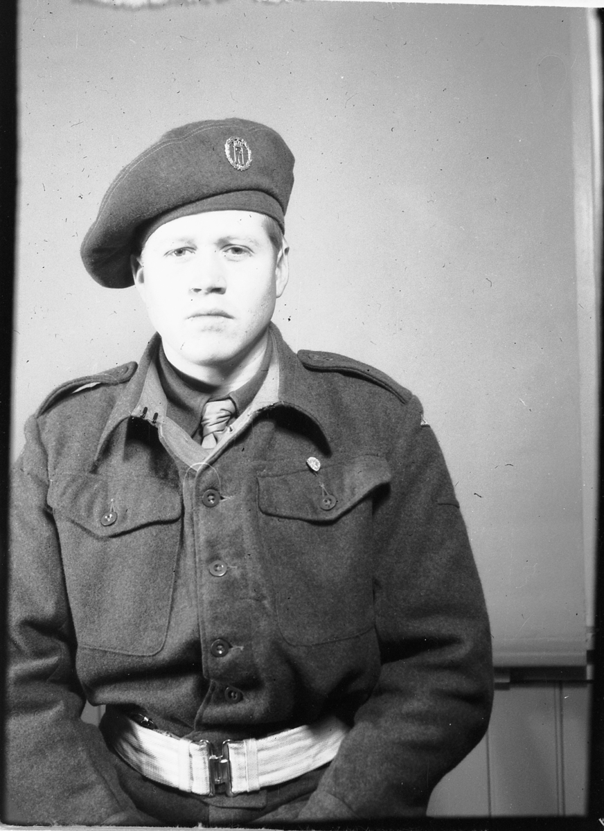 Håkon Prestkværn, Ukjent norsk soldat i uniform.