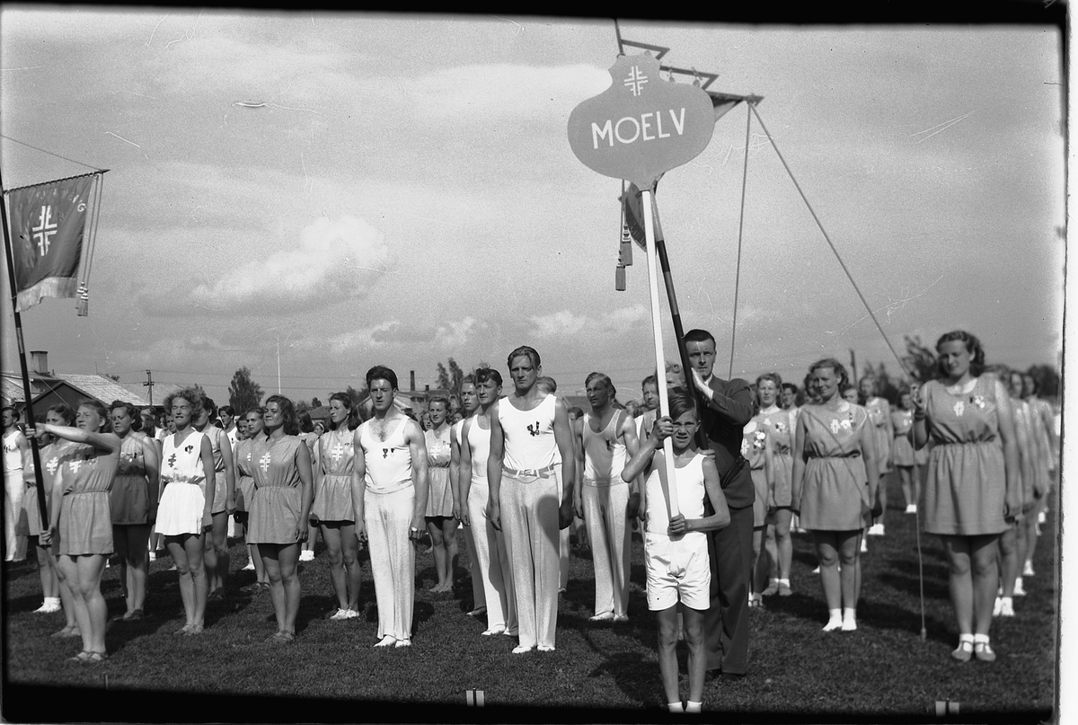 Håkon Prestkværn, Briskeby Gressbane, Hamar, turnstevne,defilering, turnere fra Vardal og Moelv.