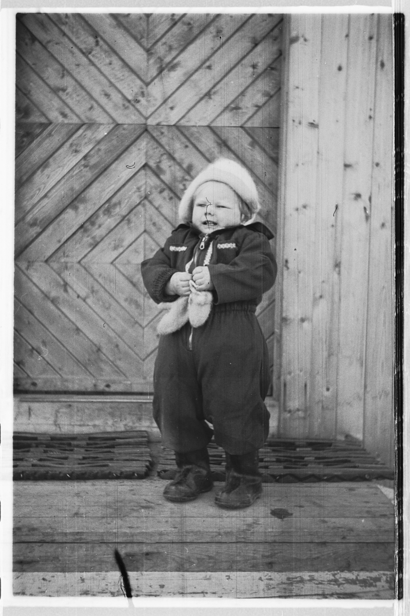 Håkon Prestkværn, Ukjent barn på en tram.