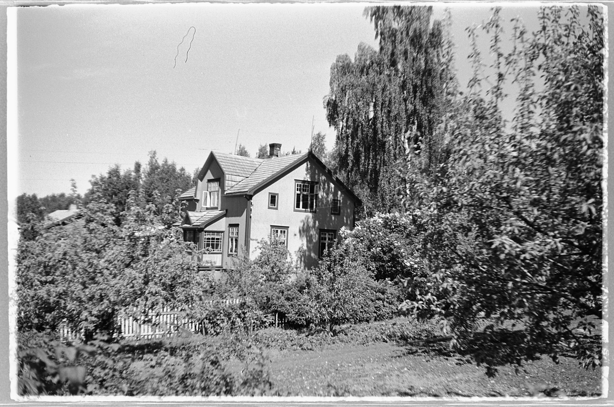 Håkon Prestkværn, Huset til fam Johansen i Jensstuvegen, Moelv. Eksteriør.