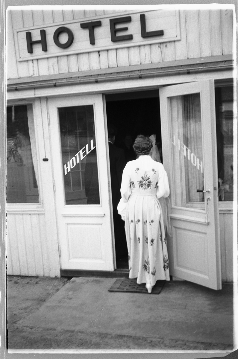 Håkon Prestkværn, BRUMUNDDAL HOTELL, BRYLLUP.
