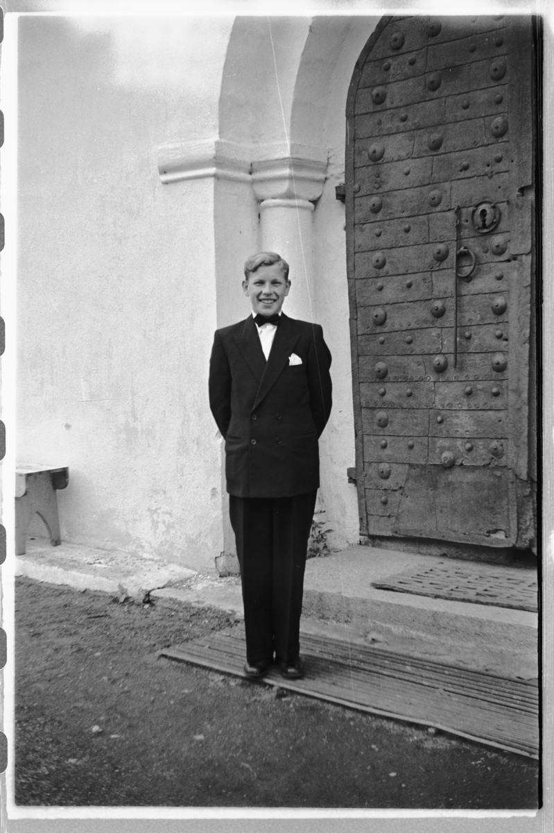 Håkon Prestkværn, Ukjent mann på kirketrappa til Ringsaker kirke.