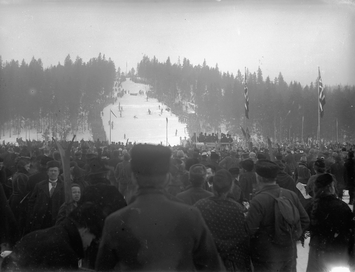 Kristoffer Horne, HOLMENKOLLEN, SKIHOPPRENN.
