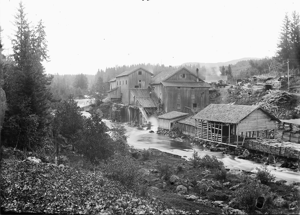 Kristoffer Horne, KVISLAFOSSEN, KVISLA BRUK, MØLLE, SAGBRUK. MØLLEDRIFT FRA TIDLIG PÅ 1700-TALLET. NÆROSET, MOELVA, RINGSAKER.