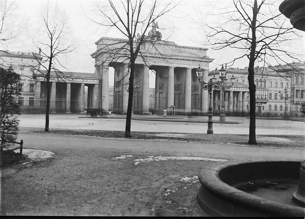Kristoffer Horne, BRANDENBURGER TOR, BERLIN.