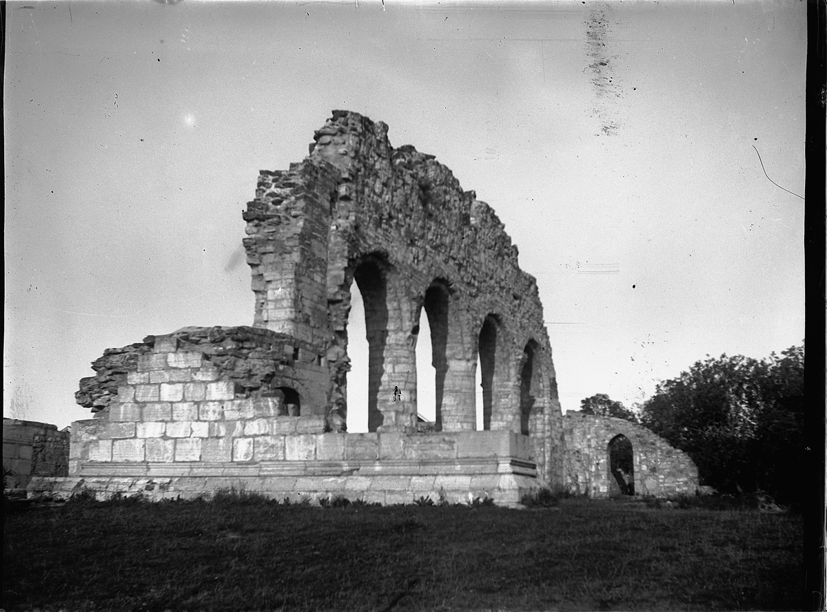 Johs. (Johannes) Johannessen, Domkirkeruinene, Domkirkeodden, Hamar.