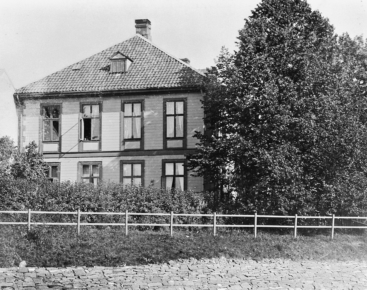 Hans Emil Erichsen, Ekely i Heidemannsgate 2, Hamar. Eksteriør.