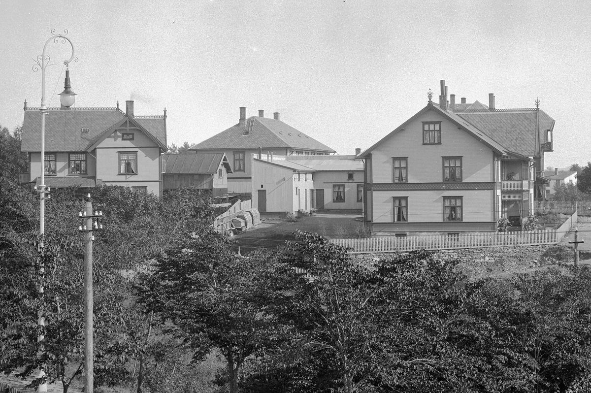 Hans Emil Erichsen, St. Olavsgate i Hamar. Gatelykt. Gatebelysning.