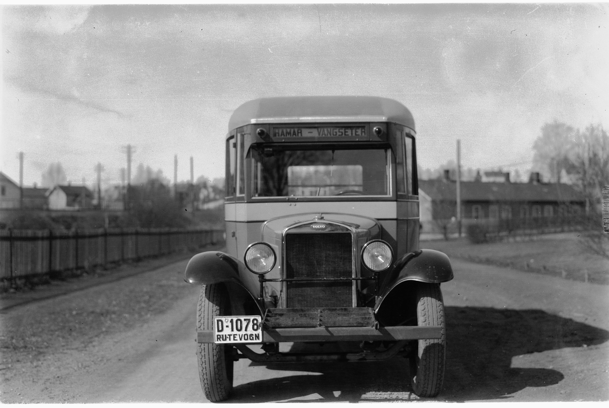 Oscar Løberg, Volvo buss ca. 1932-35. D-1078. Eier: A. Engh, Hamar. (heb 1948). Hamar-Vangseter.
