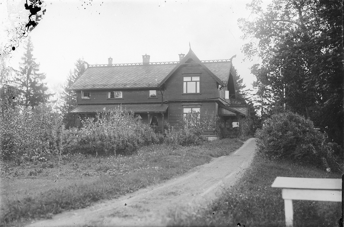 Oscar Løberg, Hus i Harald Hardådesgate 19, Hamar.