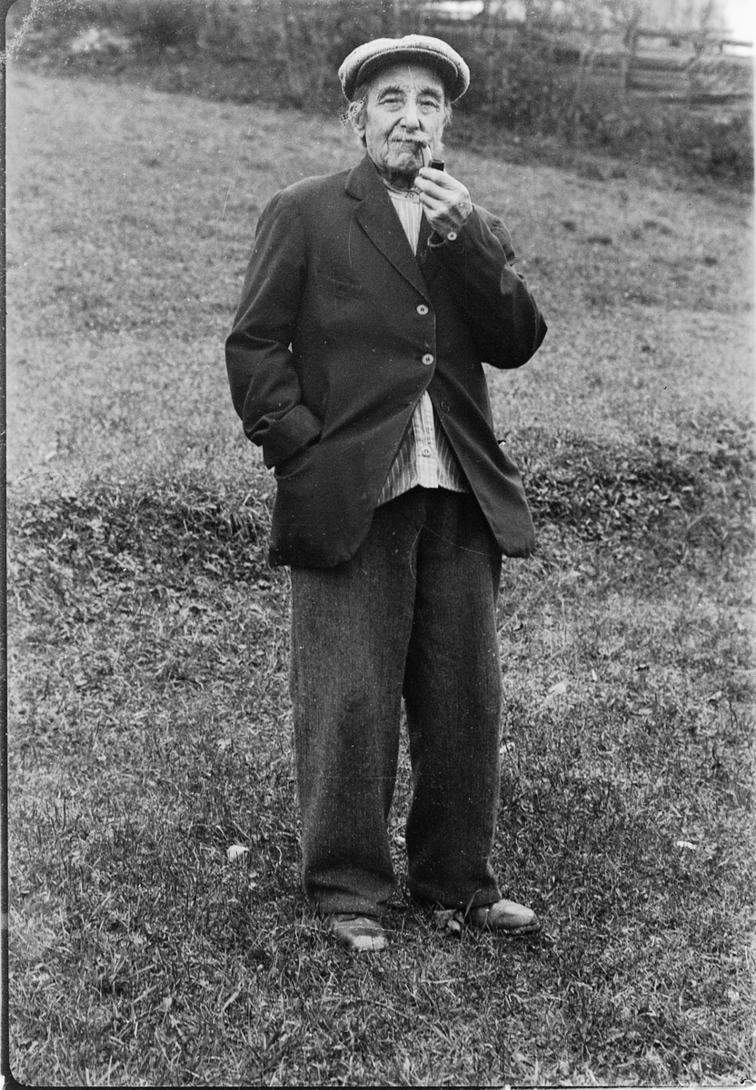 Simen Baardseth, Peder Bjørklund med ei pipe.