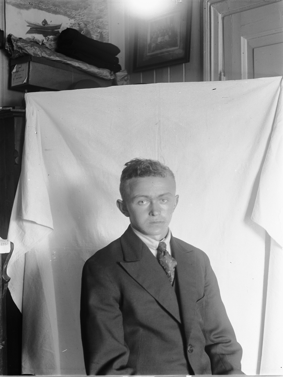 Simen Baardseth, Arne Simensen, senere brannmester i Moelv.