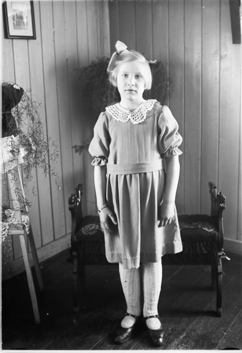 Simen Baardseth, KARI INGEBORG SYVERSEN (g. Larsen), F. 27. 06. 1932.