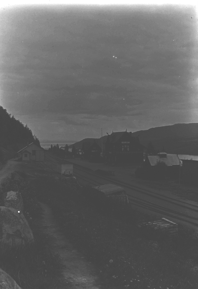 Ole Hansen Løken, VELDRE JERNBANESTASJON, RINGSAKER.