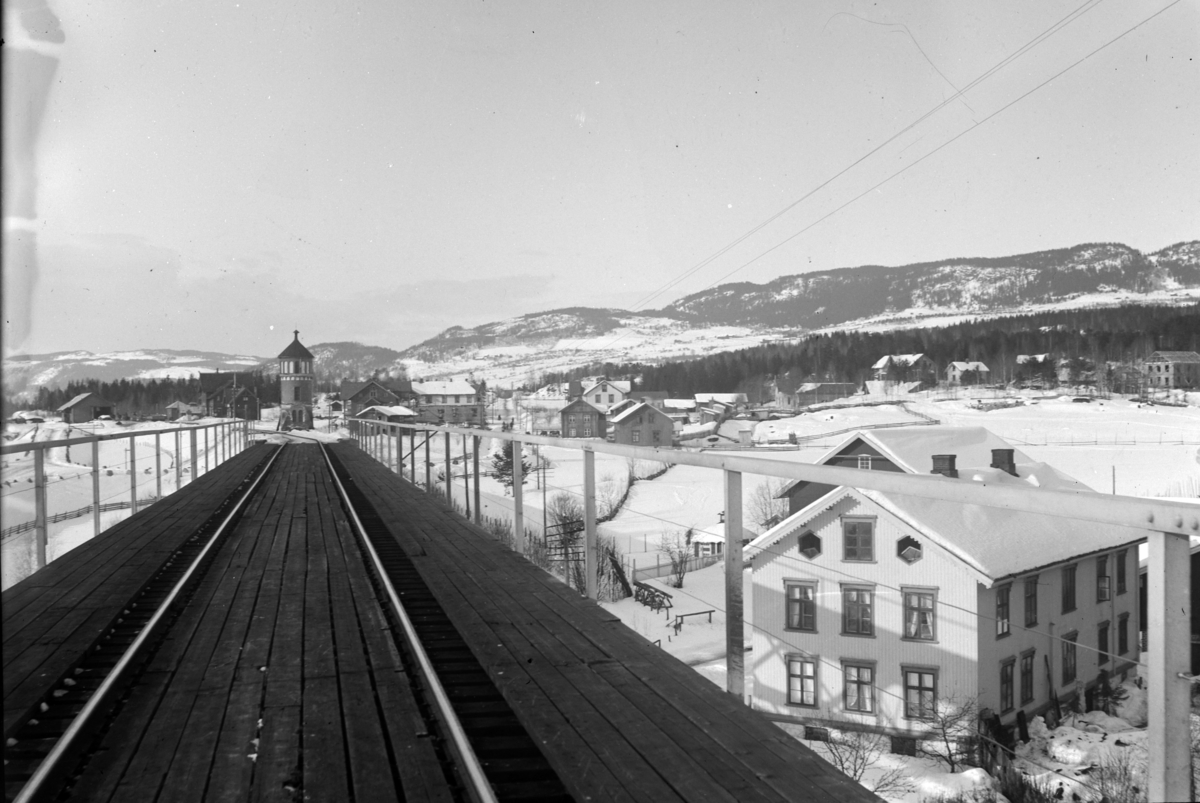Ole Hansen Løken, MOELV, SETT FRA JERNBANEBRUA, VANNTÅRN.