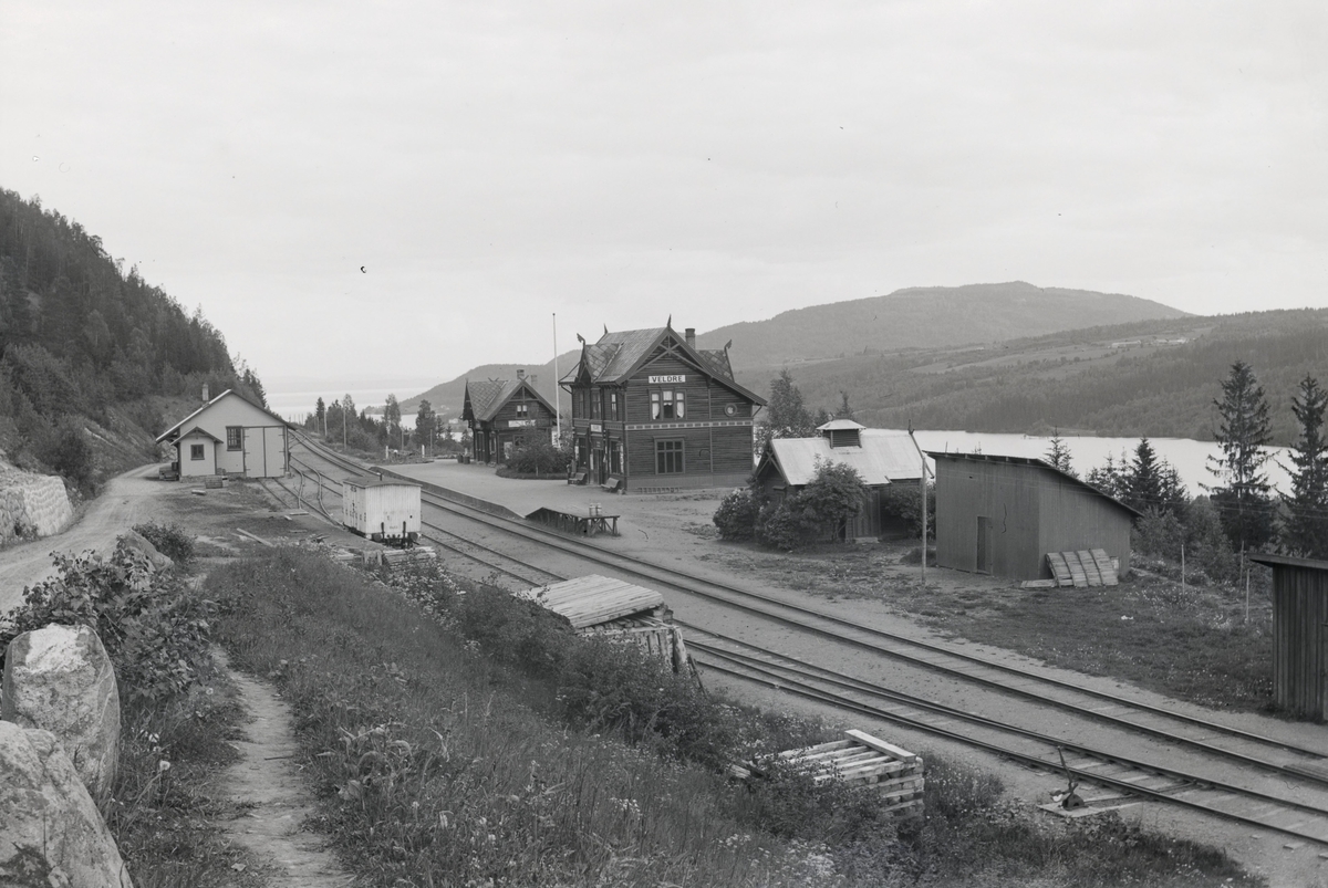 Ole Hansen Løken, Veldre Jernbanestasjon i Ringsaker.