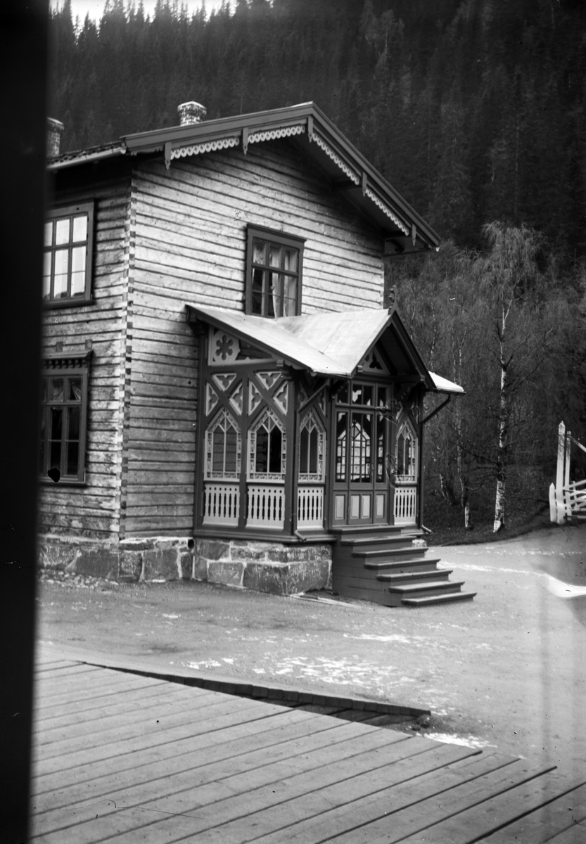 Johannes Larsen Alhaug, Ukjent hus.
