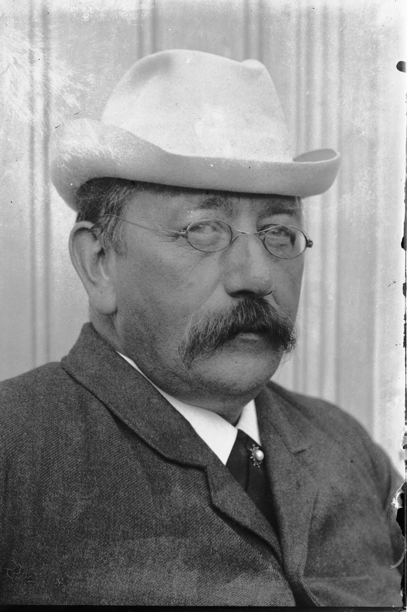 Hans Emil Erichsen, Portrett av ukjent mann.