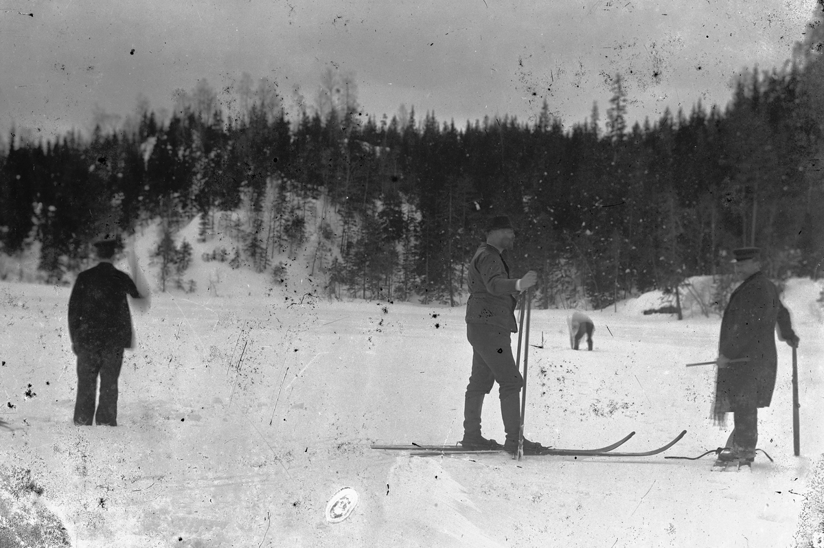 Hans Emil Erichsen, Isfiske. Mann på ski.