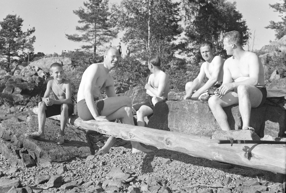 Håkon Prestkværn, Ukjente menn. Sommer, badeantrekk.