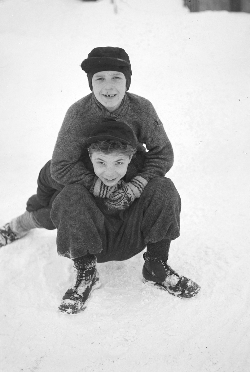 Håkon Prestkværn, Ukjente gutter, lek, vinter.