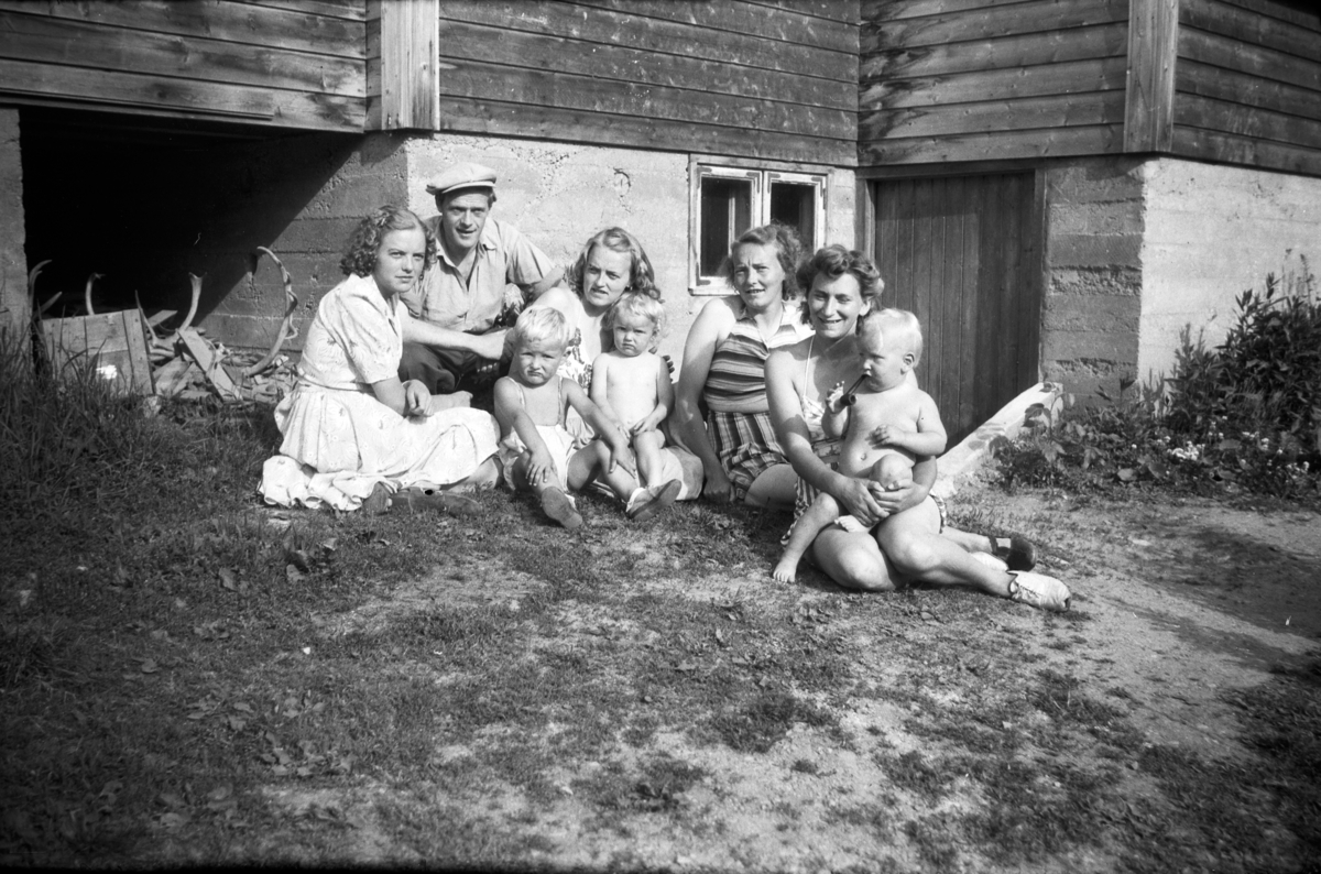 Håkon Prestkværn, Familiegruppe, ukjente barn og voksne