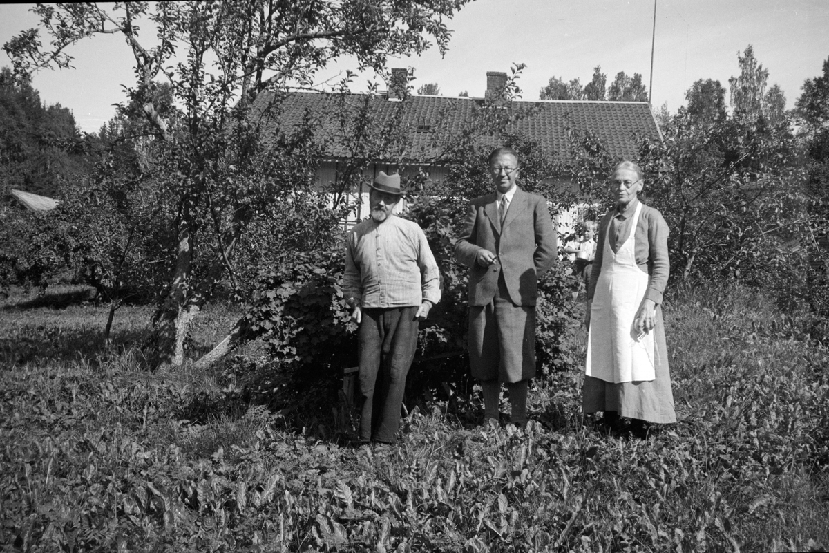 Håkon Prestkværn, Kristian Prestkværn, ukjent, Gunda Prestkværn. Løkkekvern, "Lykkja" ved Moelva
