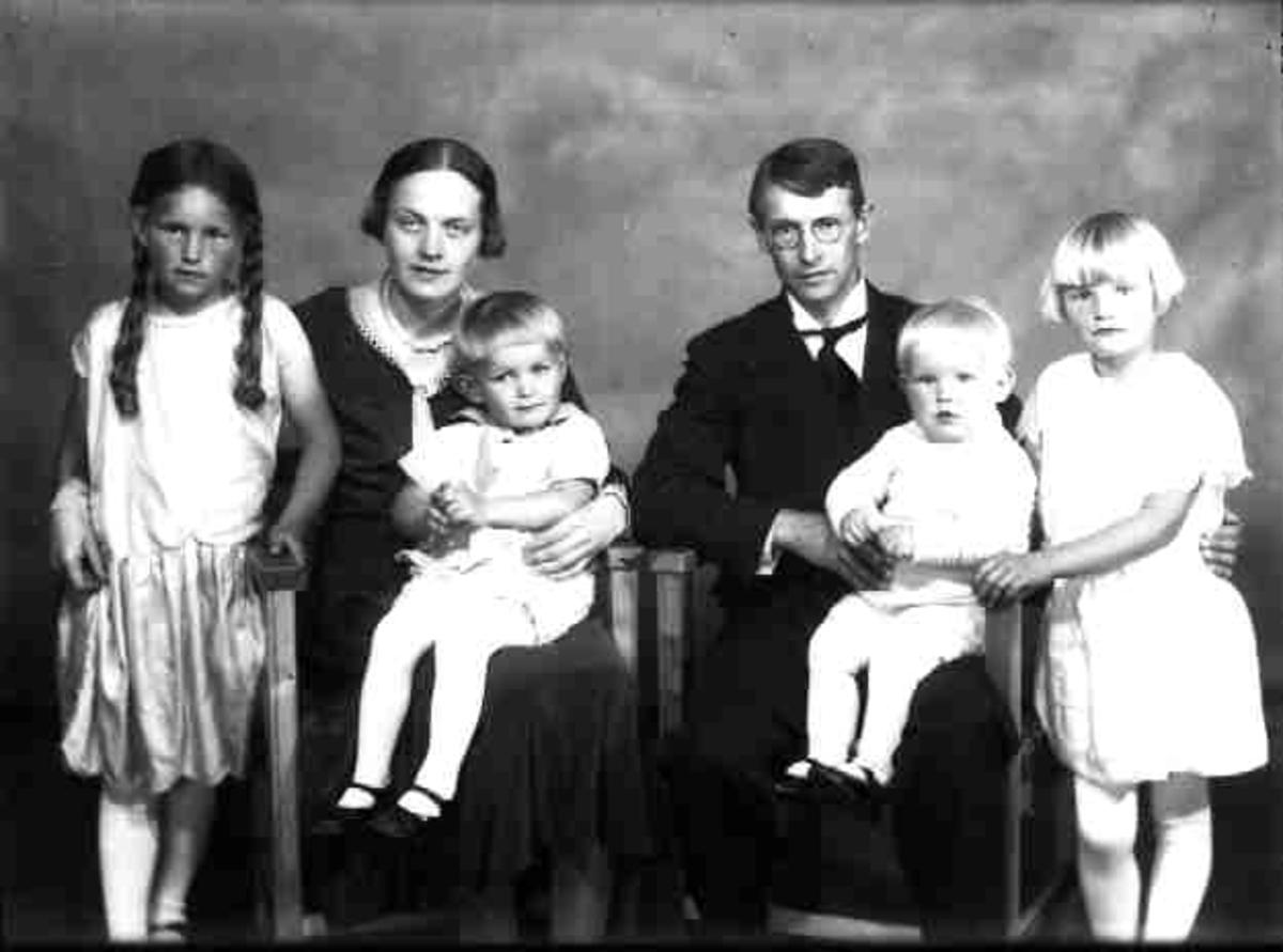 Per K. Lien, Familien Dr. Faye.
