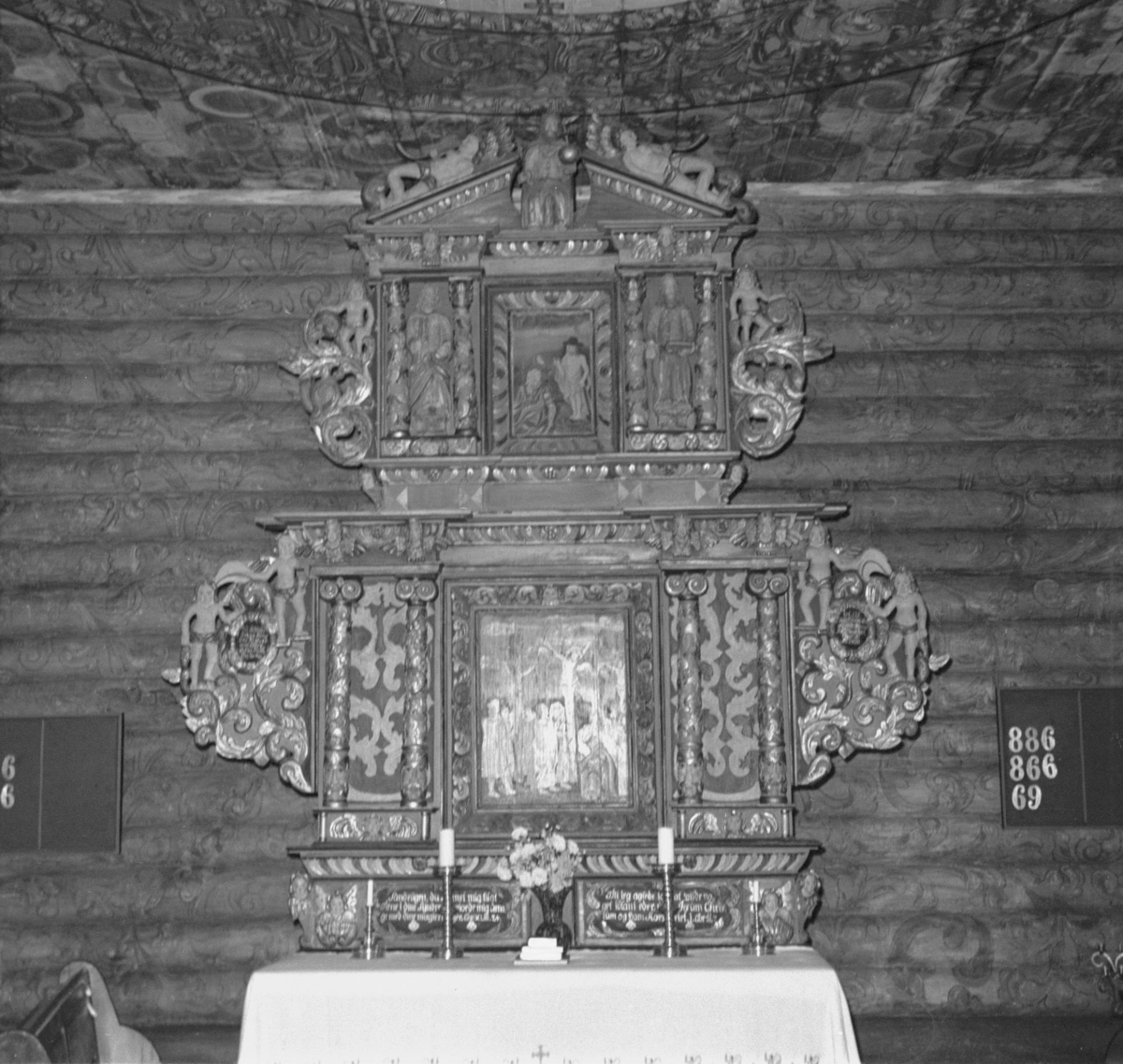 Per Magne Grue, Tylldalen kirke, Altertavlen, Lysestaker, Salmenummer