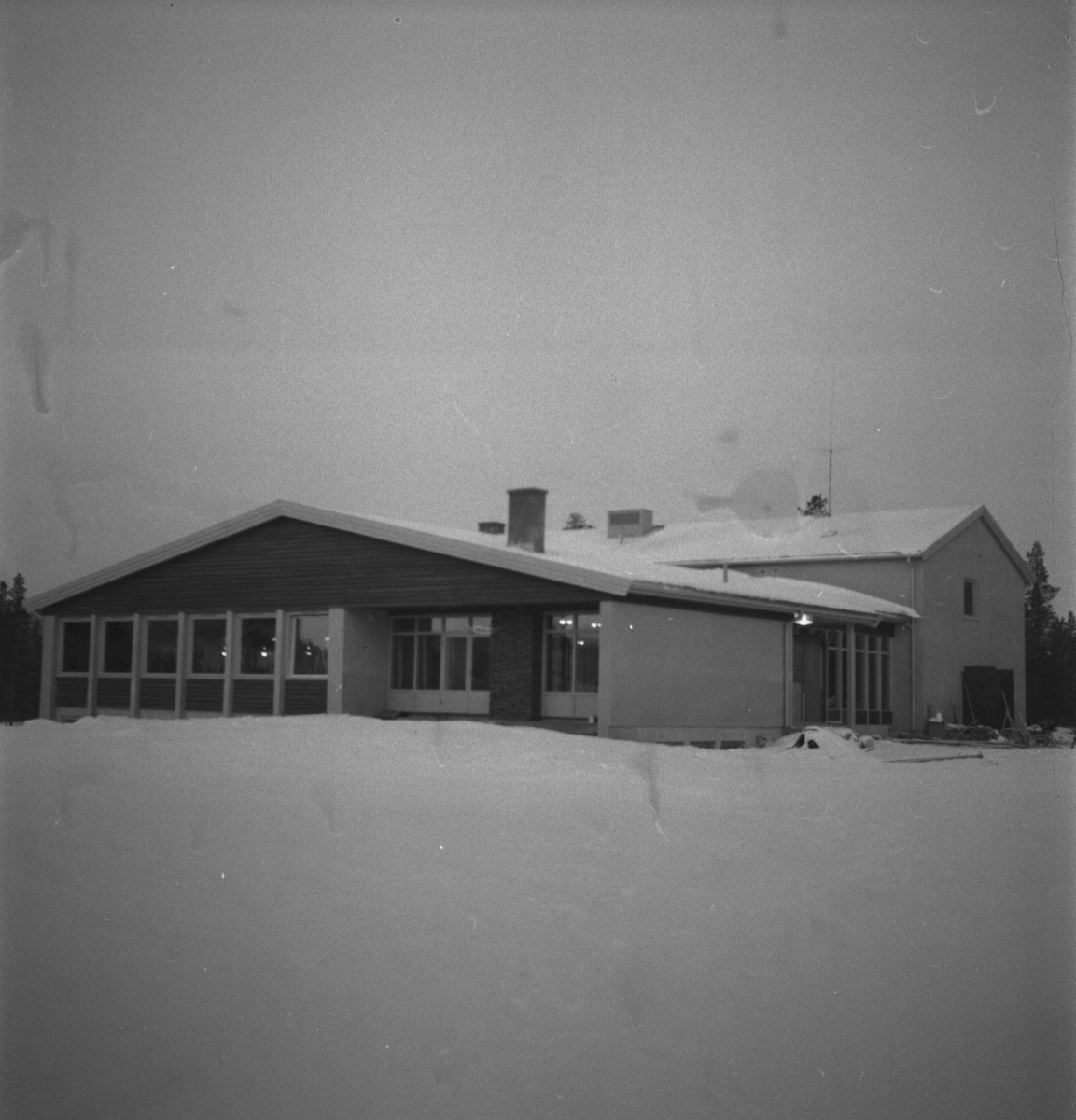 Per Magne Grue, Os, Hummelfjell Hotell, Innvielse