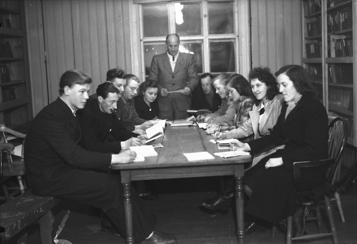 Per K. Lien, Politisk studiesirkel, ungdommer, Arbeiderpartiet.
