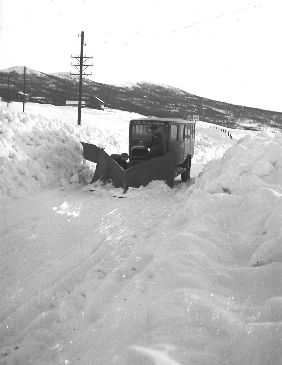 Per K. Lien, Brøytebil over fjellet.