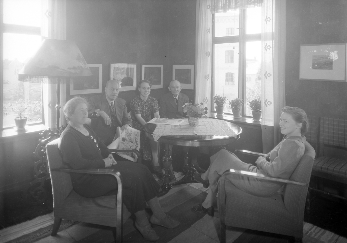 Normann Fotoatelier, Statsråd Christian Fredrik Monsen (27. 04. 1874 - 31. 01. 1954) nr. to fv. Norsk politiker for AP, stortingsrepresentant fra 1922 til 1949, stortingspresident 1945 til 1948 og forsvarsminister i tre perioder.