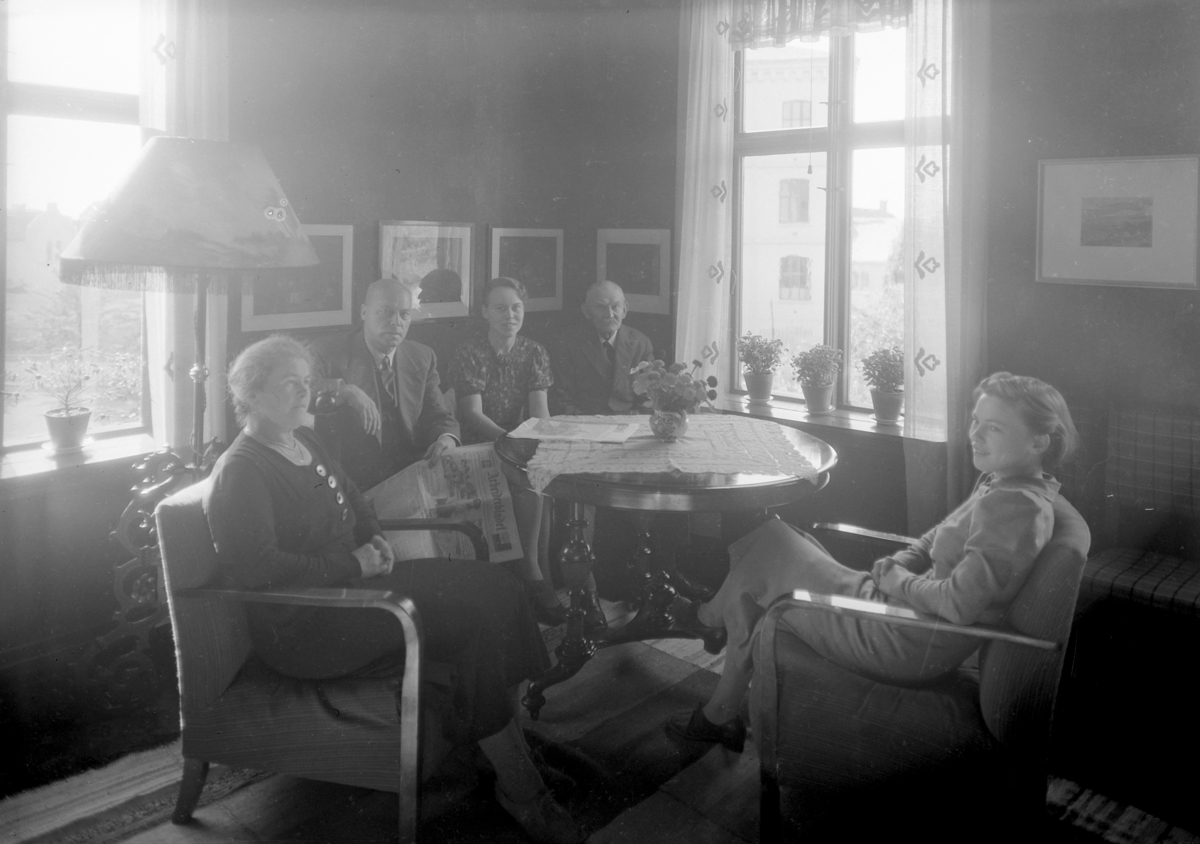 Normann Fotoatelier, Statsråd Christian Fredrik Monsen (27. 04. 1874 - 31. 01. 1954) nr. to fv. Norsk politiker for AP, stortingsrepresentant fra 1922 til 1949, stortingspresident 1945 til 1948 og forsvarsminister i tre perioder.